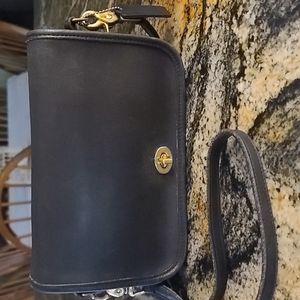Beautiful Authentic Coach Pocket Crossbody Purse #9755 in Black. EUC!